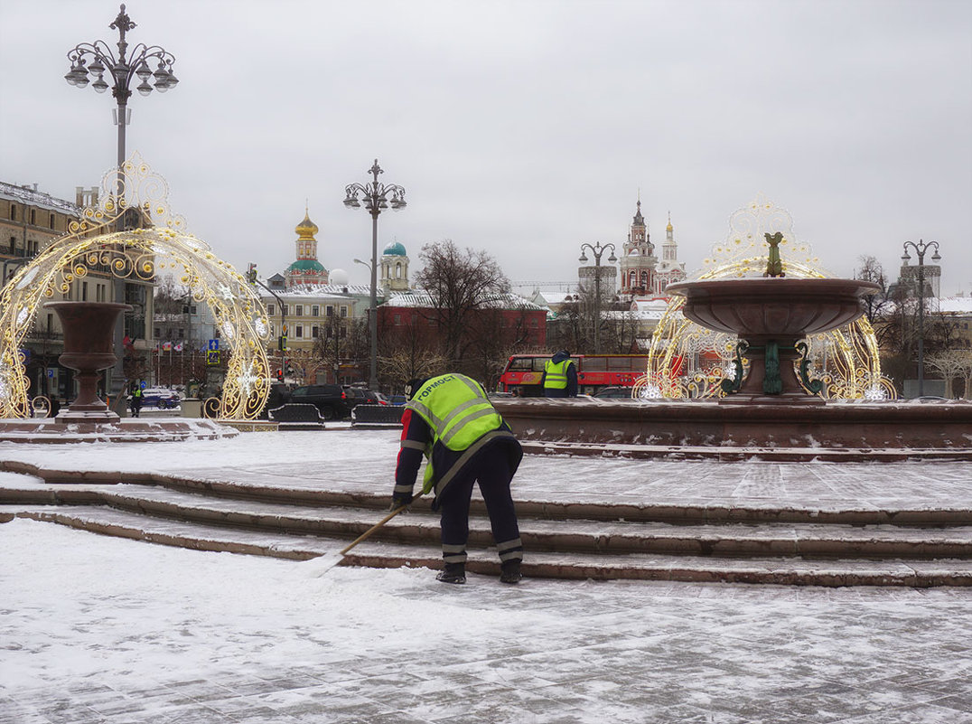 За работой ... - Лариса Корженевская