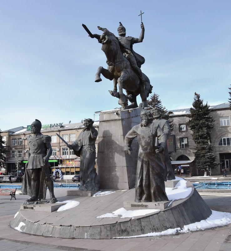 Памятник Вардану Мамиконяну в Гюмри - Galina Leskova
