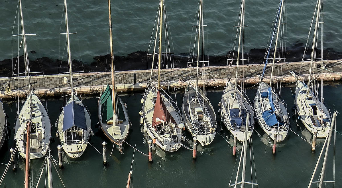 Venezia. Parcheggio per yacht Sull'Isola di San Giorgio Maggiore. - Игорь Олегович Кравченко