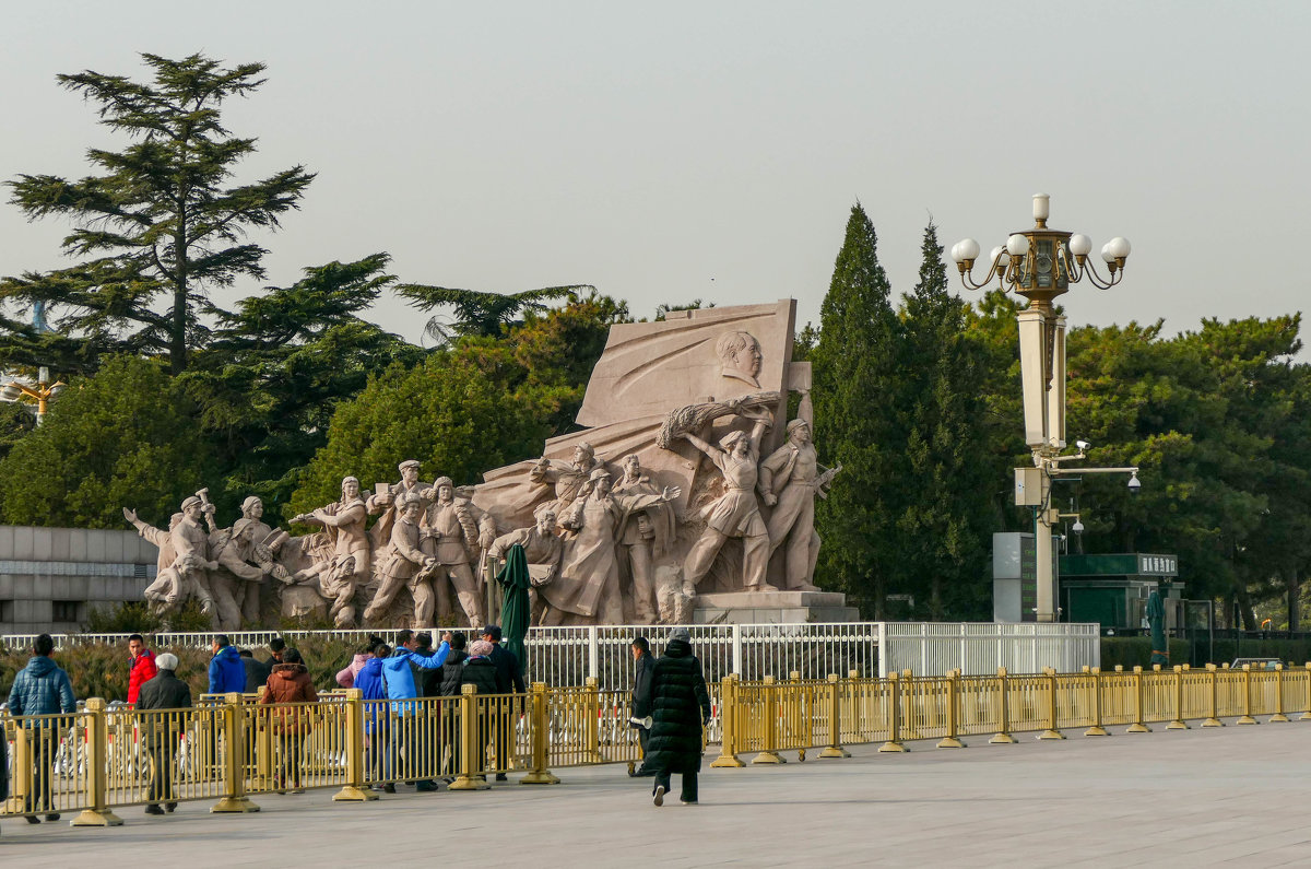 Скульптурная композиция у мавзолея Мао Цзедуна (Пекин) - Юрий Поляков