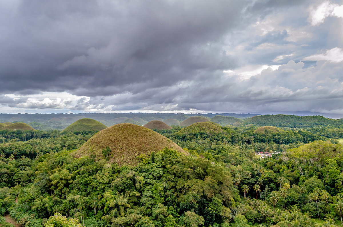 Шоколадные холмы, остров Бохол, Филиппины. - Edward J.Berelet
