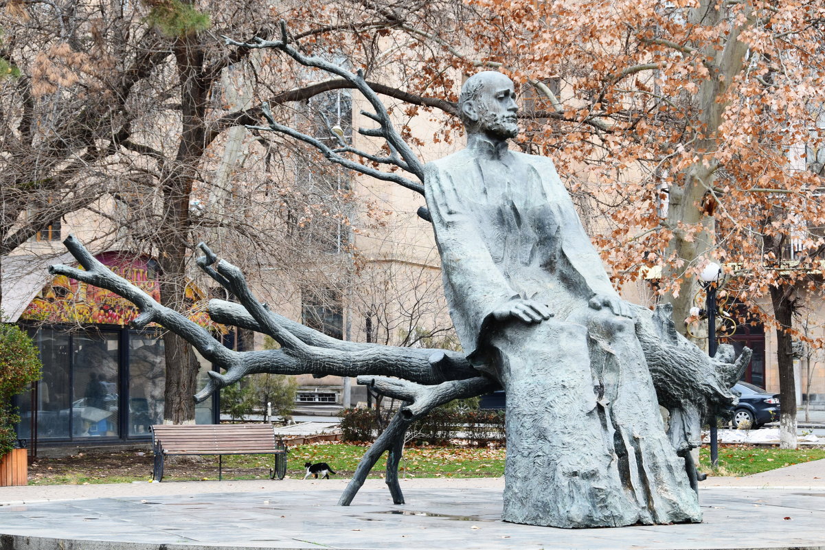 Армения.Ереван. Памятник Согомону Согомоняну (Комитасу) - Galina Leskova