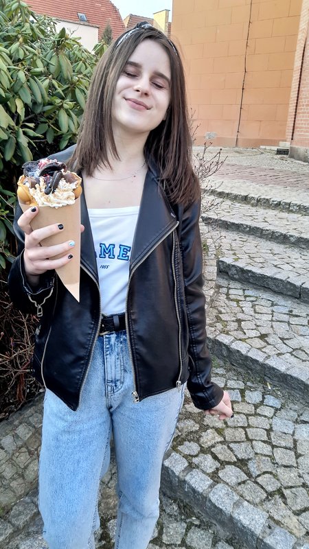 Девушка с мороженым - Милана 
