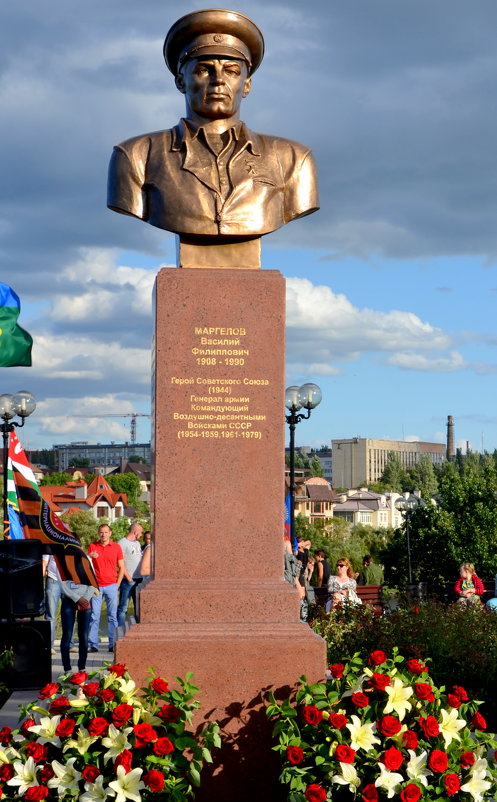 Памятник Маргелову - Мария Коледа