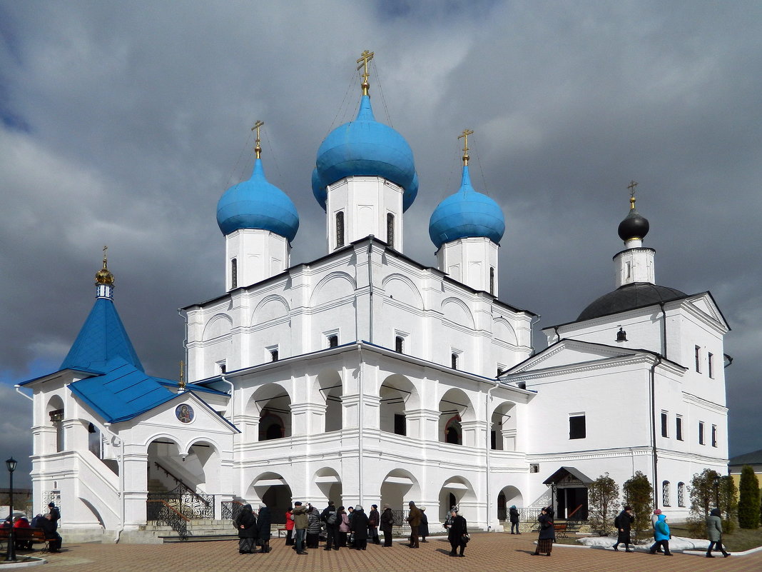 Высоцкий мужской монастырь в Серпухове - Алла Захарова
