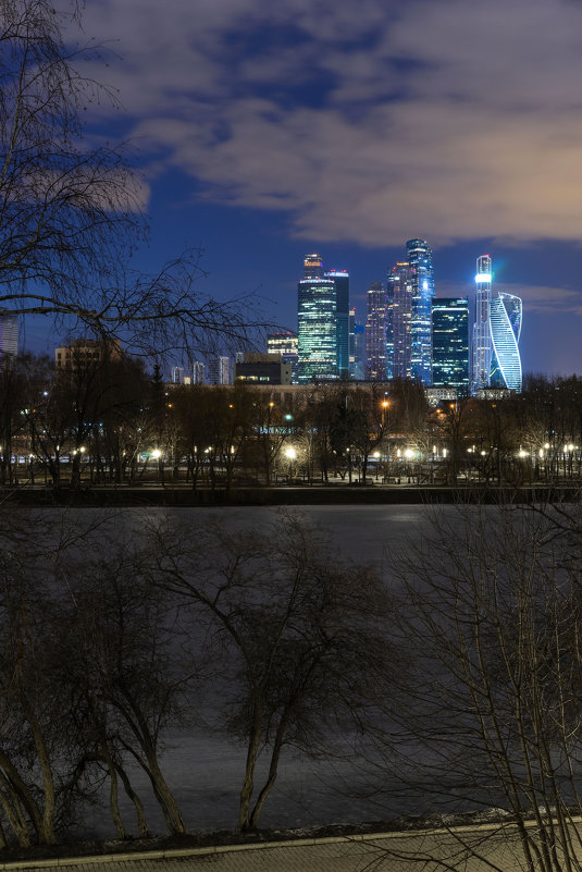 Вечерний городской пейзаж - Иван Степанов