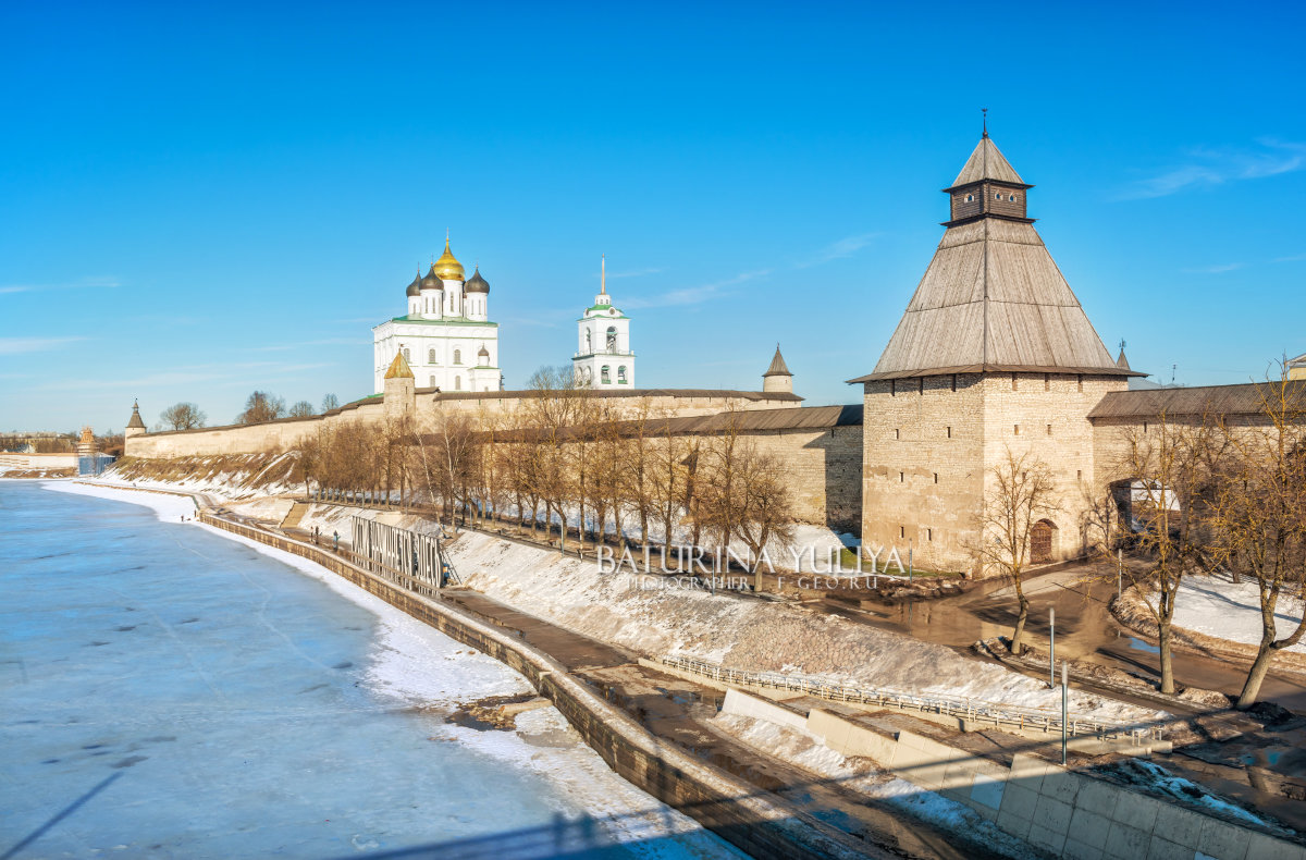 Власьевская башня Псковского Кремля - Юлия Батурина