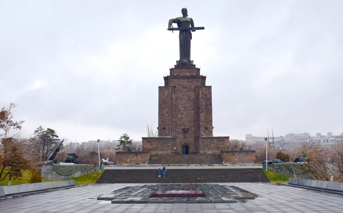 Армения.Ереван.Монумент «Мать-Армения» ... весна2019... - Galina Leskova