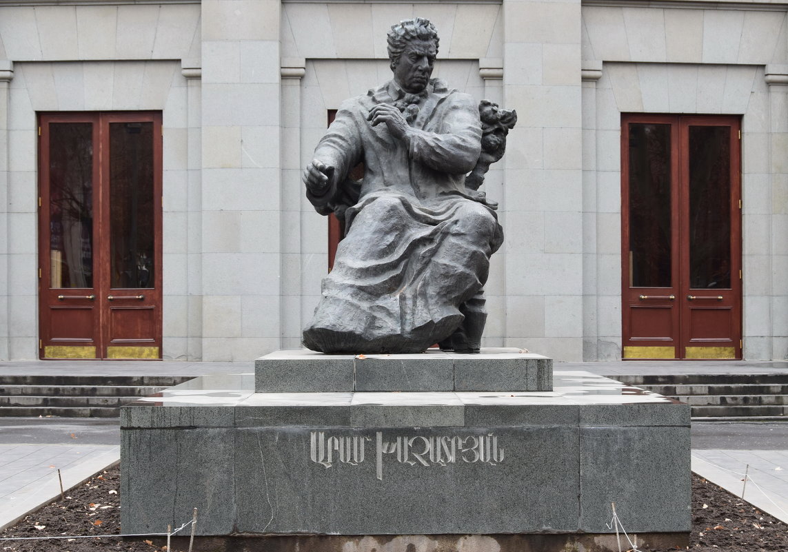 Армения.Ереван.Памятник Араму Хачатуряну - Galina Leskova