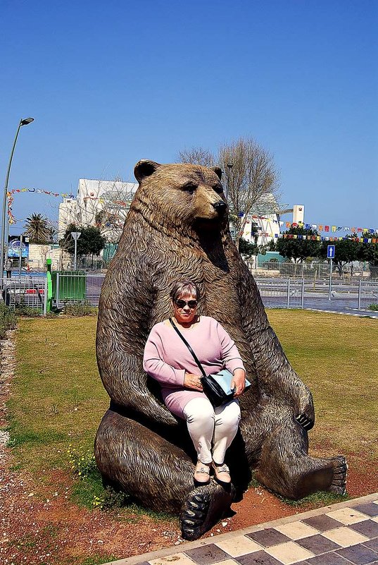 Таня и Медведь - Александр Корчемный