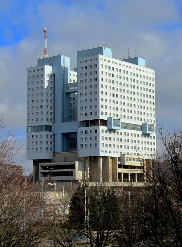 Королевский замок советской эпохи - Сергей Карачин