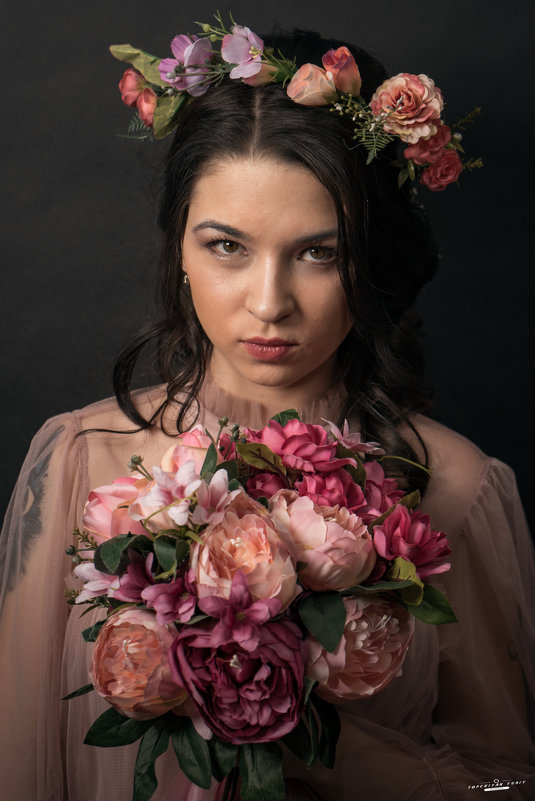Портрет красивой девушки - Юрий Топчиян