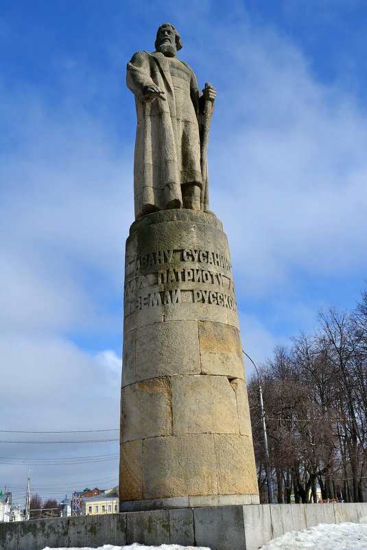 Памятник Ивану Сусанину в Костроме. - Михаил Столяров