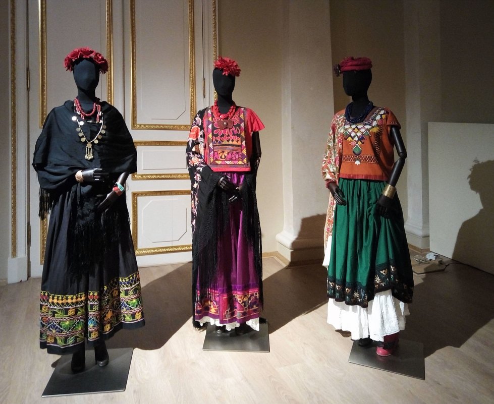 Национальные костюмы женщин региона Теуантепек (платья "теуаны", 1950-е) - Елена Павлова (Смолова)