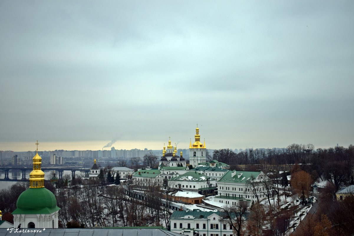 Вид на  монастырь Киево-Печерской Лавры - Татьяна Ларионова