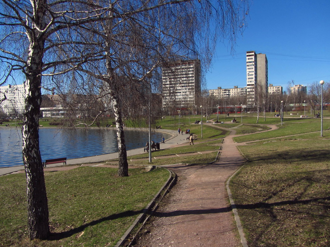 Настоящий апрель в городе - Андрей Лукьянов