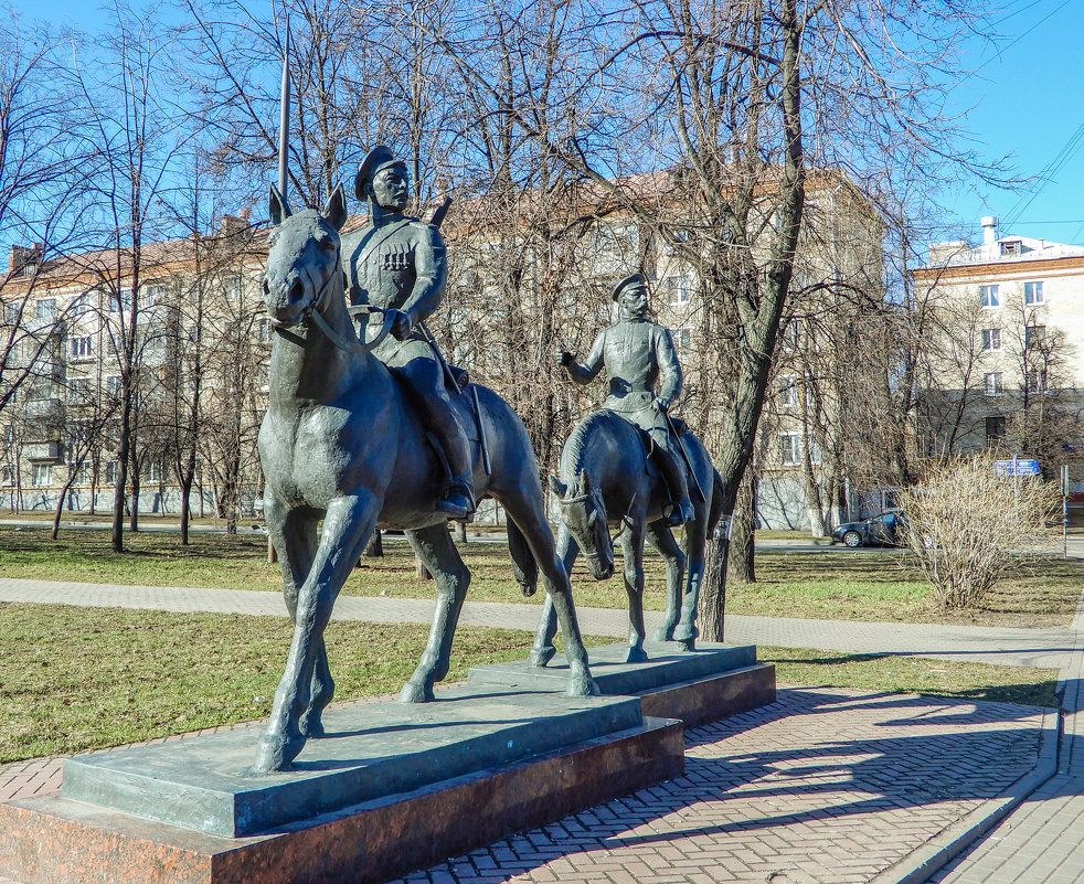 Донские казаки на Волжском бульваре - Сергей Лындин