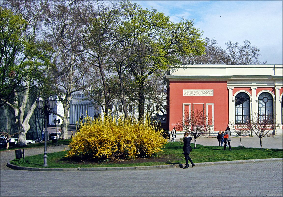 Весна на Театральной площади - Людмила 