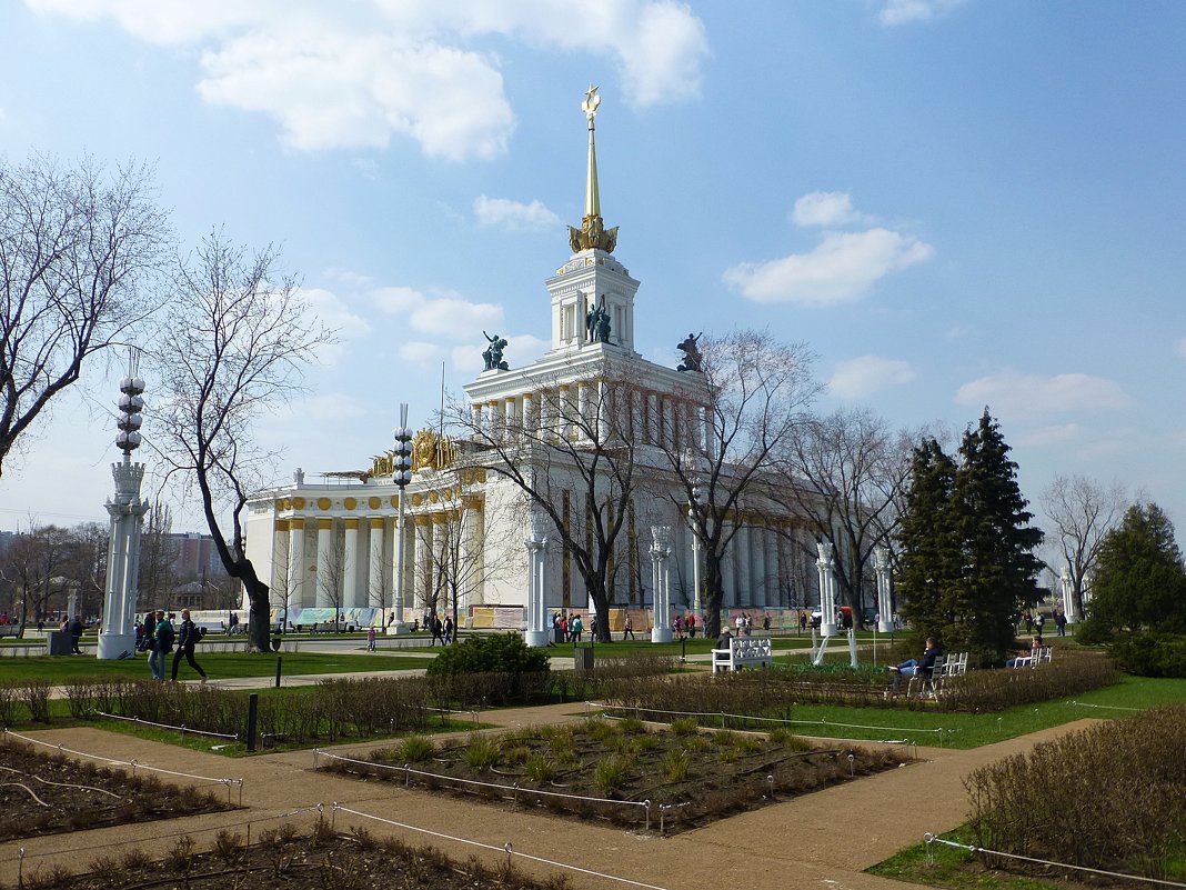 Павильон Центральный на ВДНХ - Лидия Бусурина