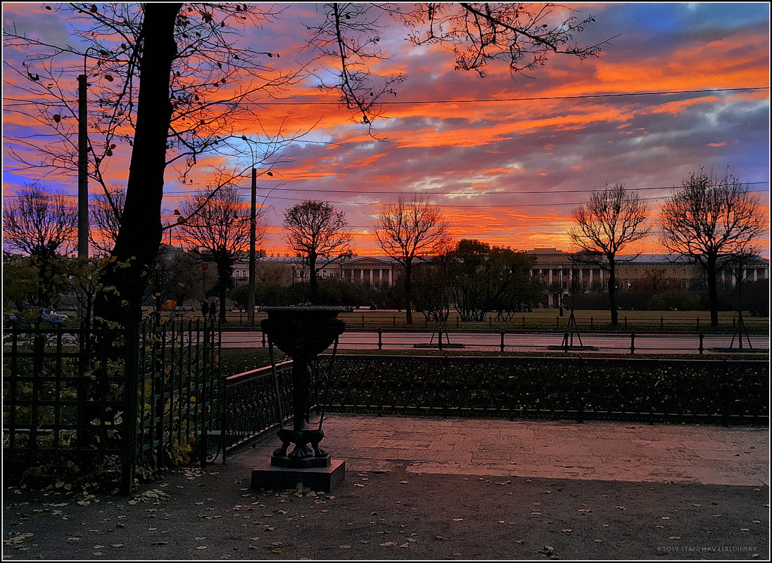 My magic Petersburg_01862_2 Вечерний Летний сад с видом на Марсово поле. Попробуйте с музыкой https: - Станислав Лебединский