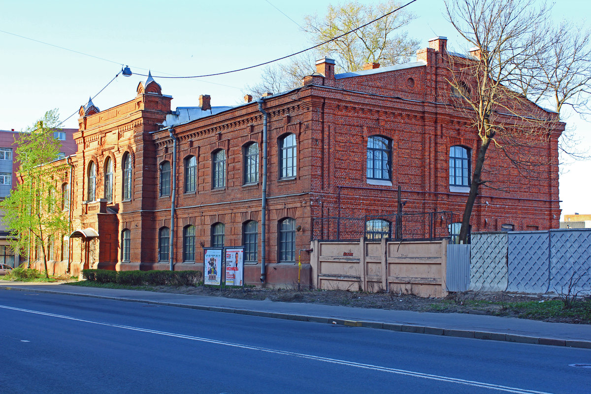 Старинное здание завода Новый Лесснер - Евгений 