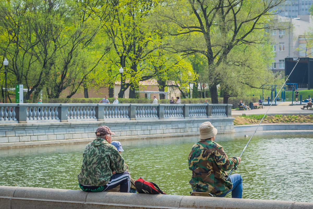 GORKY PARK FISHERMEN. РЫБАКИ ПАРКА ГОРЬКОГО - Сергей Янович Микк