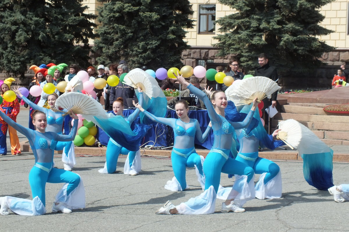 ПЕРВОМАЙ ГЛАЗАМИ ДЕТЕЙ - Элла Перелыгина