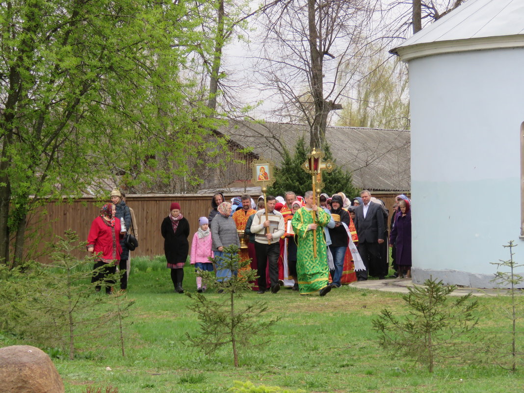 Крестный ход у храма  Вознесения Господня в Калязине - ИРЭН@ .