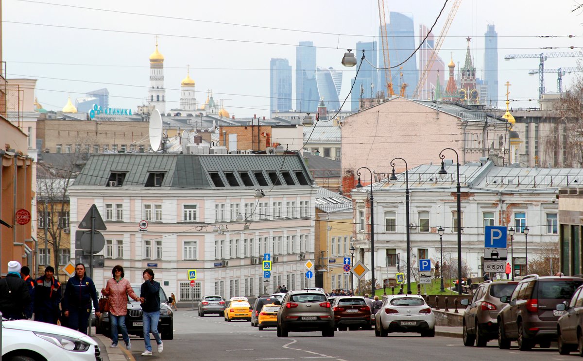 старина и современность (вид с одного из холмов, на которм находится Москва) - Дмитрий Солоненко