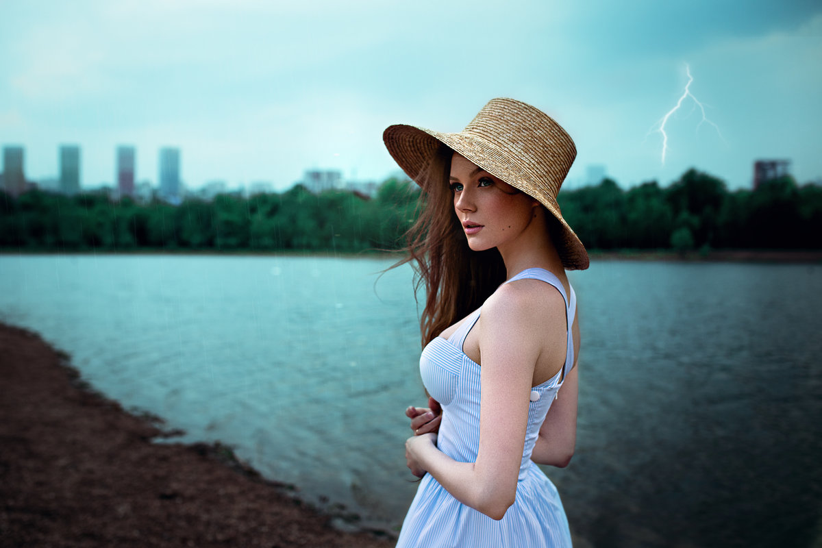 Девушка в шляпе и полосатом платье на фоне озера с молнией - Lenar Abdrakhmanov