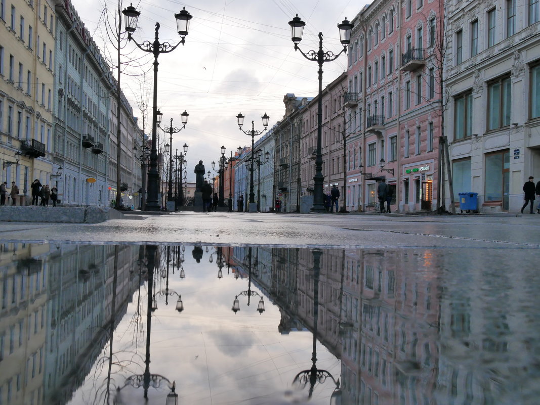 Фонари и провода. Санкт Петербург. - Alexey YakovLev