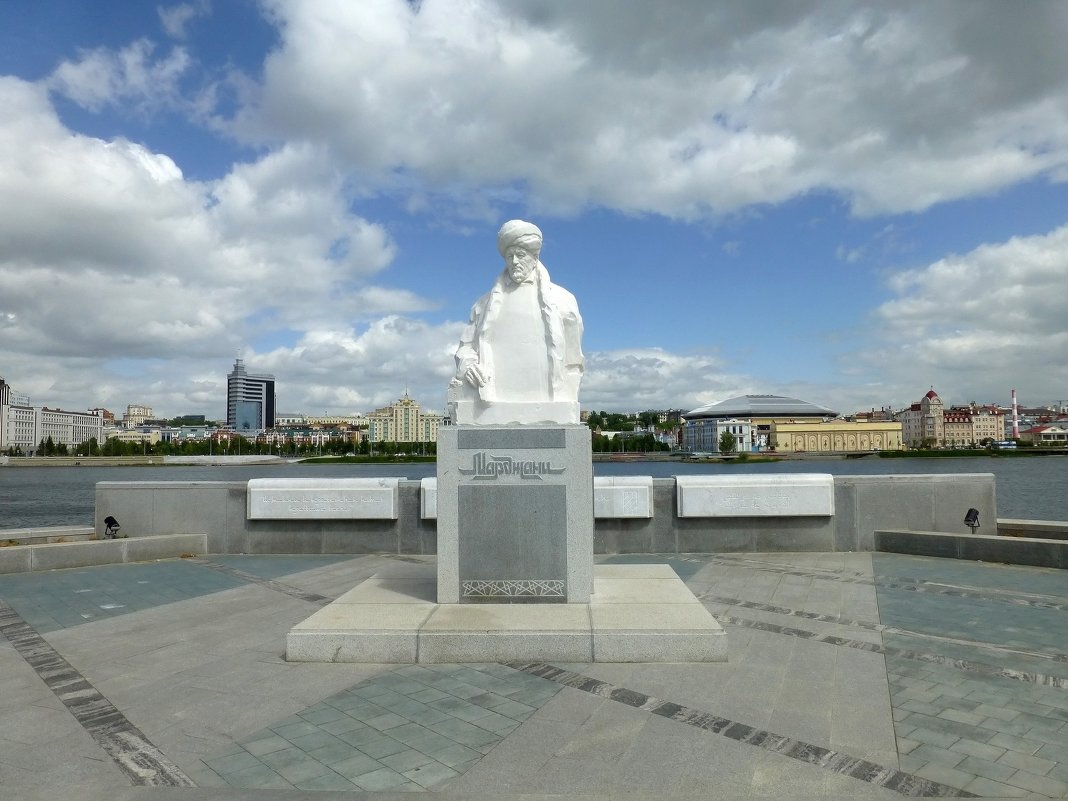 Памятник известного богослова Шигабутдина Марджани - Наиля 
