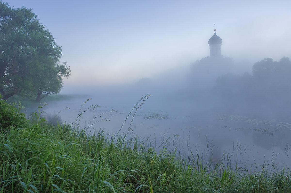 Дышал туман на храм прохладой... - Igor Andreev