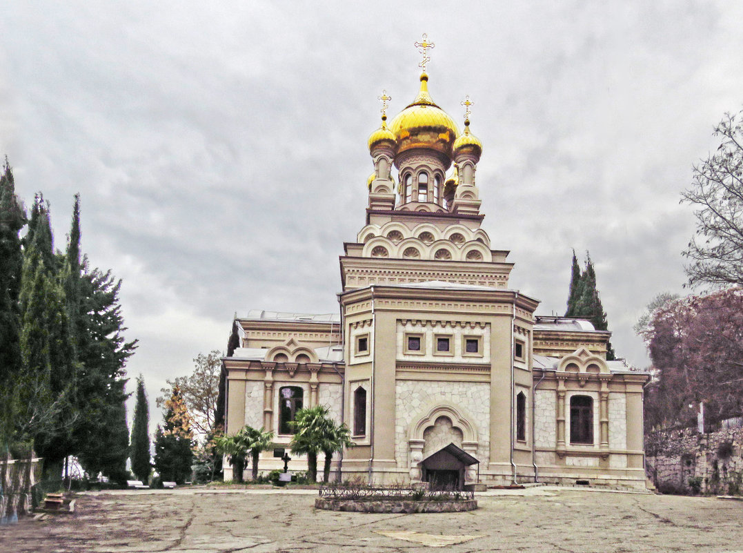 Храм Архангела Михаила в Алупке. - ИРЭН@ .