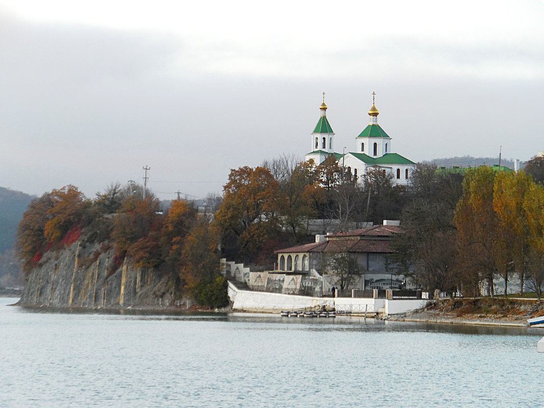 Церковь на берегу озера Абрау - Галина 