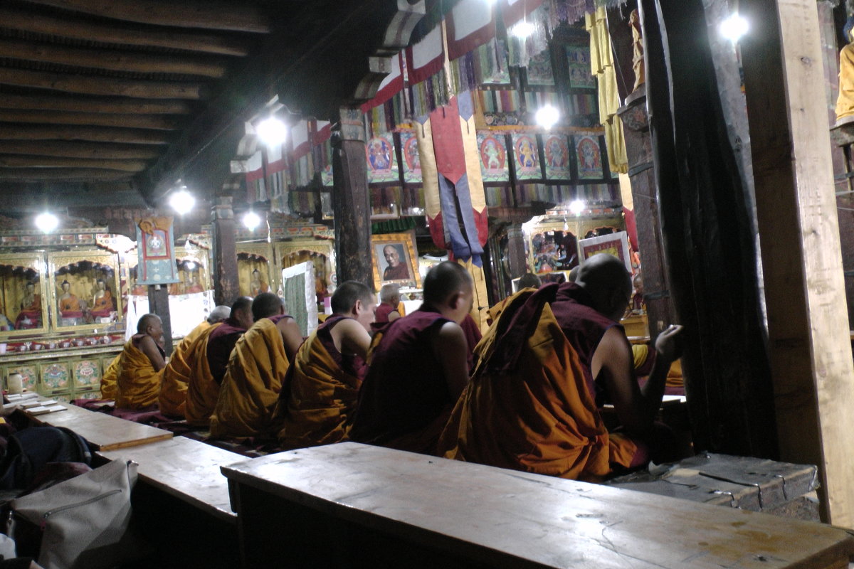 На службе в буддийском монастыре Тикси - Evgeni Pa 