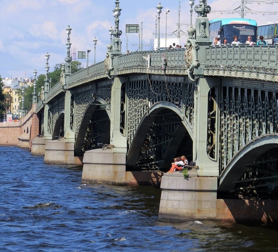 Мост через Неву - Вера Щукина