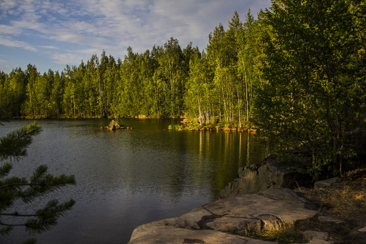 Небольшое озеро в Карелии - Надежда Чернышева