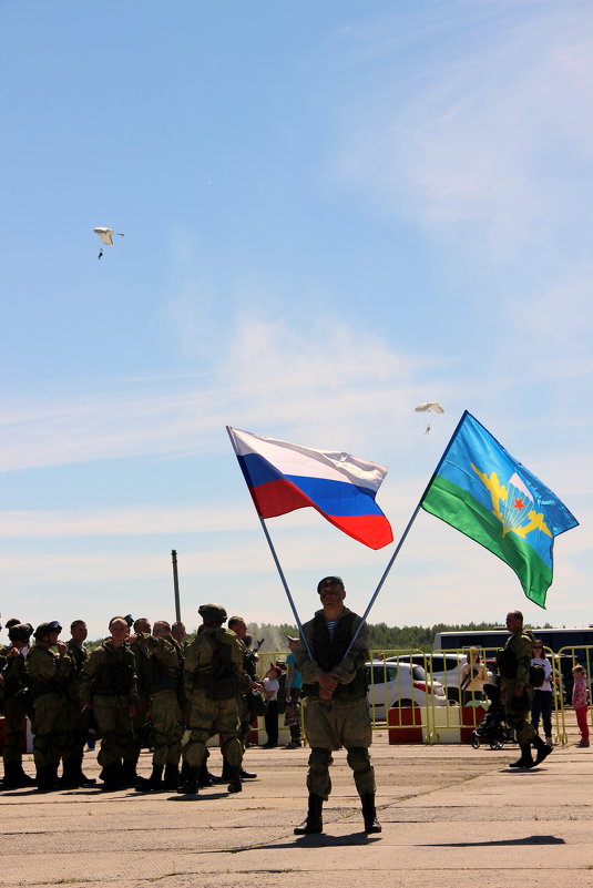 01.06.2019 отмечали 75-летие Берлинского военно-транспортного авиационного полка. Красота! - ast62 