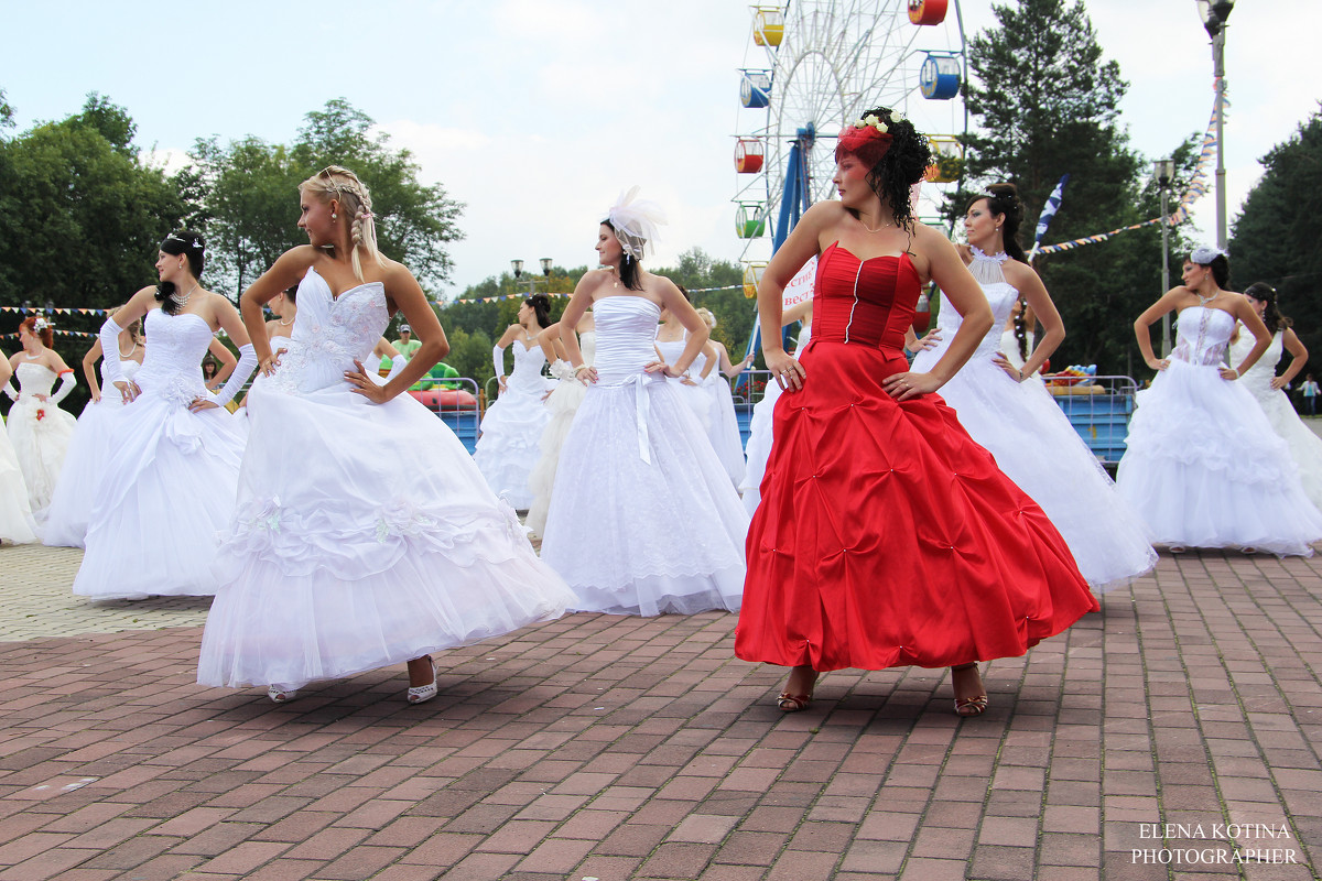 Флешмоб-парад невест 2013 - Елена Котина
