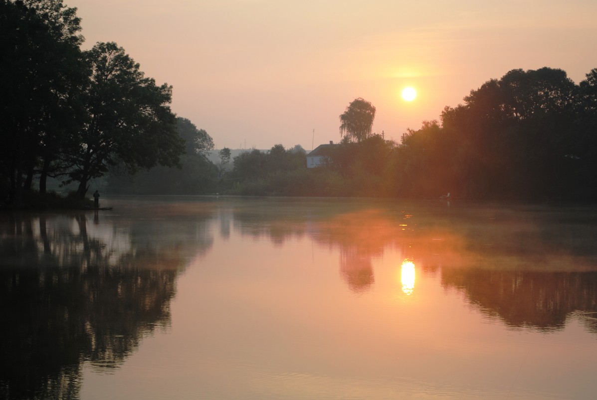 восход солнца.....туман на озере..... - Дарина Нагорна