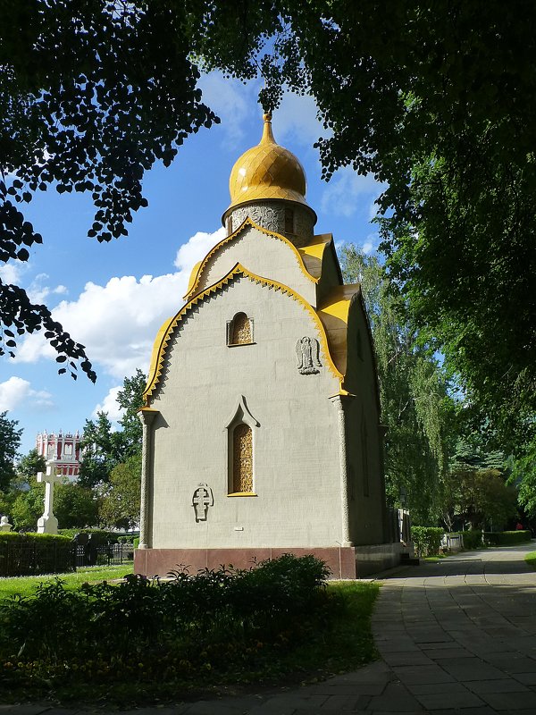 Часовня-усыпальница Прохоровых в Новодевичьем монастыре - Лидия Бусурина