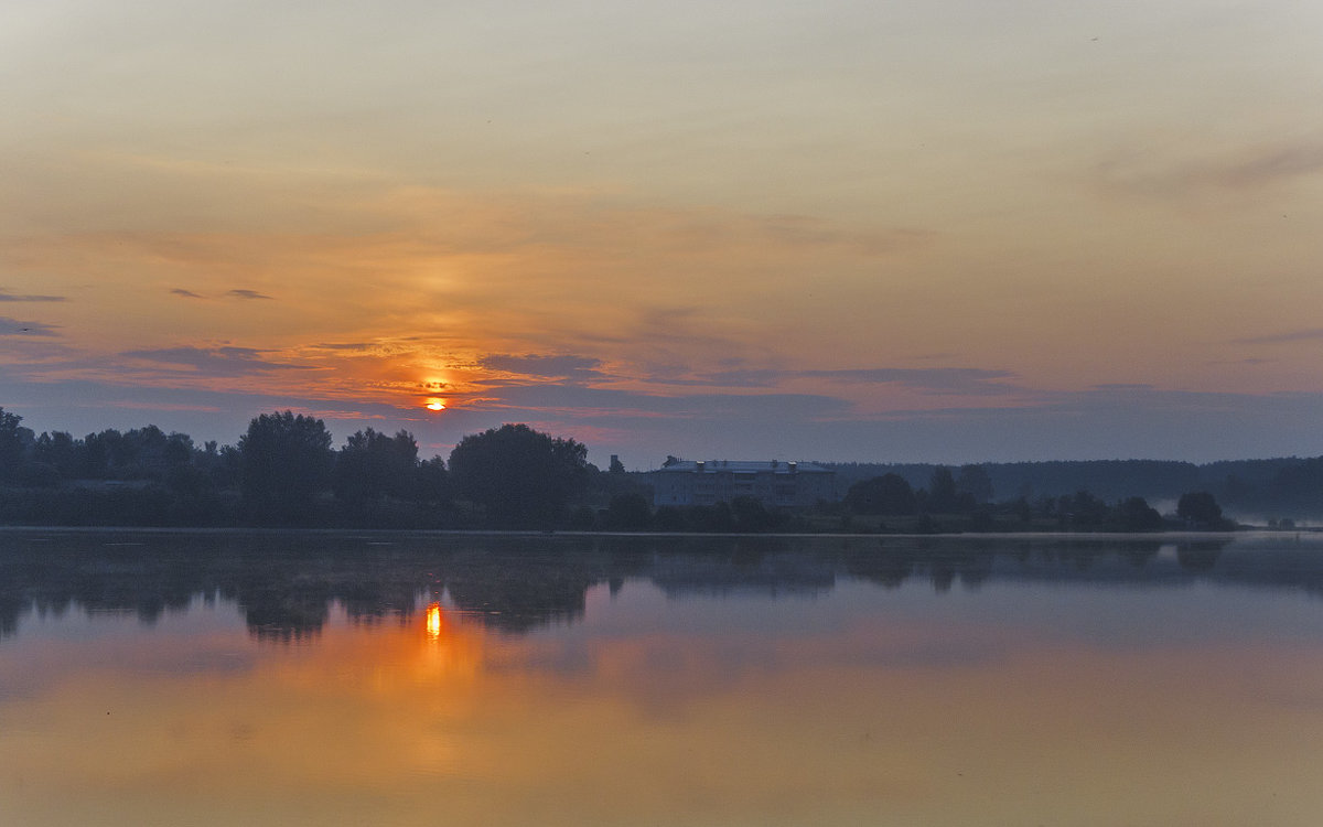 Восход над озером - Сергей Цветков