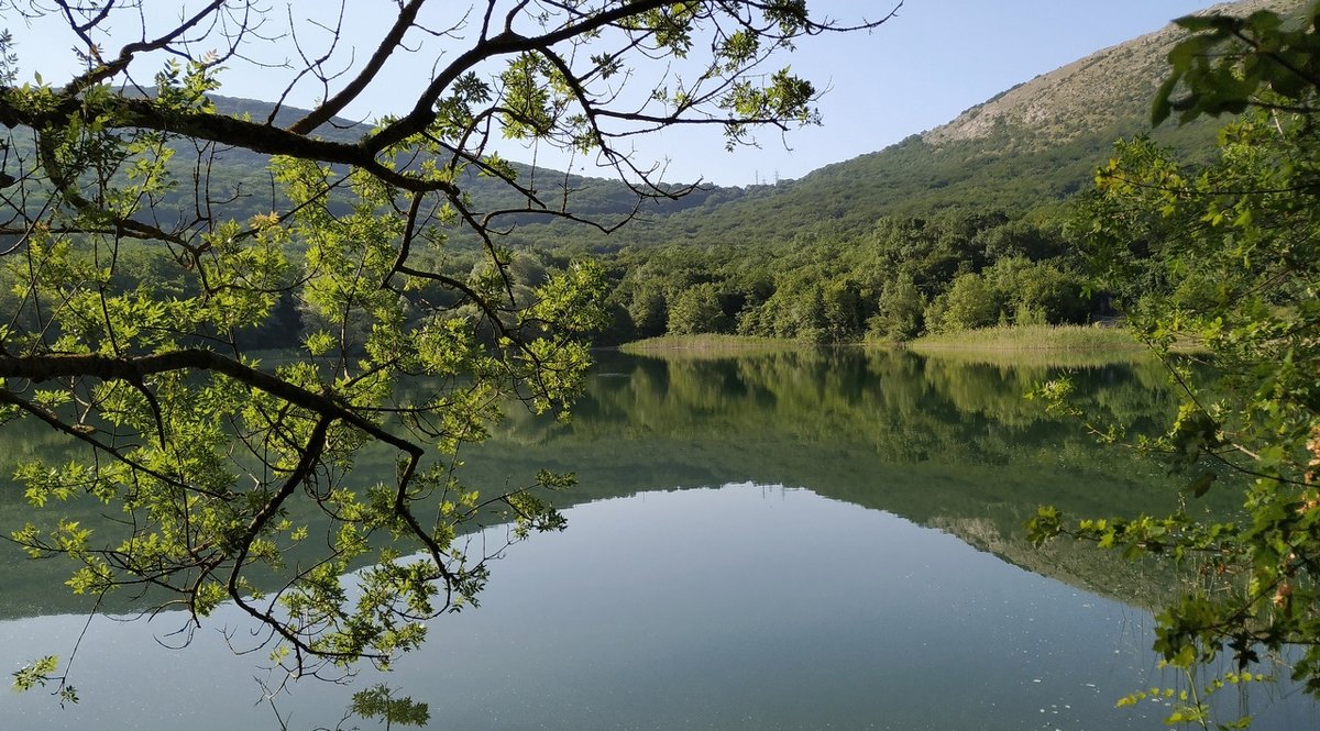 озеро в Байдарской долине (Крым) - Асенька Ломакина