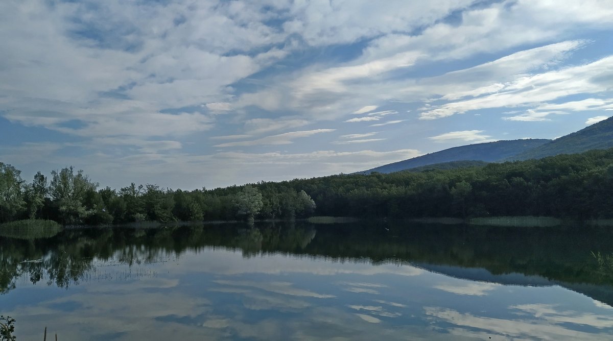 озеро в Байдарской долине (Крым) - Асенька Ломакина
