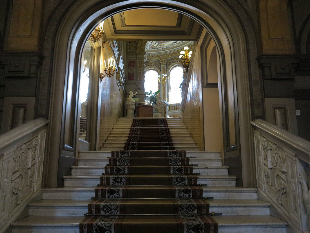 Парадная лестница во дворце великого князя Владимира - Наталья 