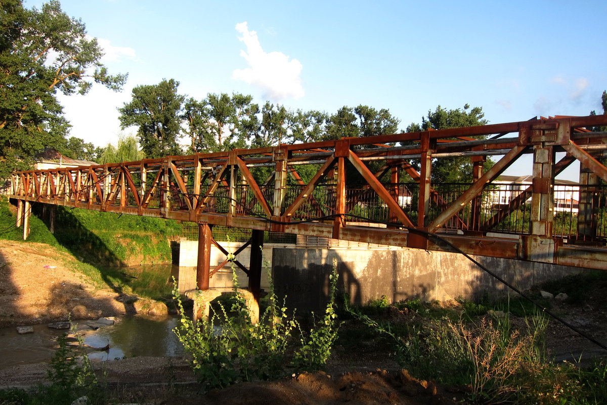 Мост через реку Адагум в г.Крымске - Людмила Монахова