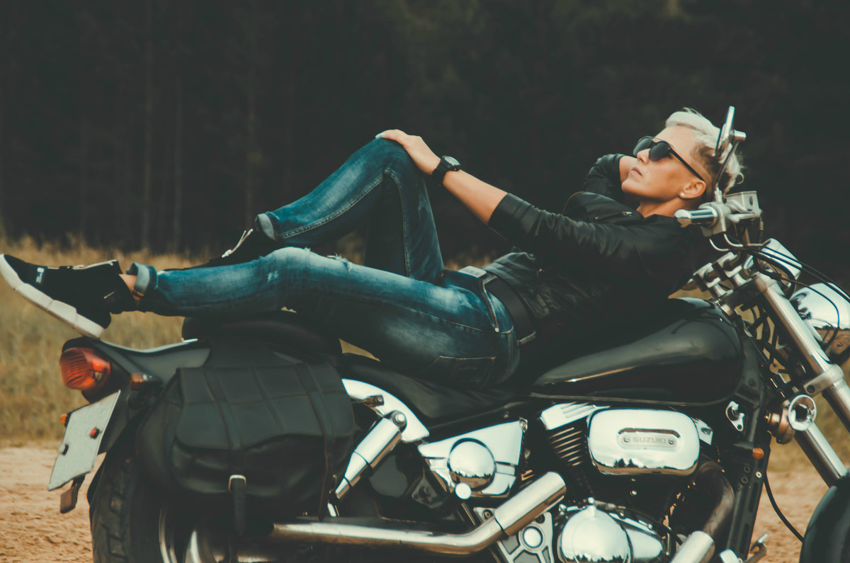 Таня на мотоцикле - Илья Браславец