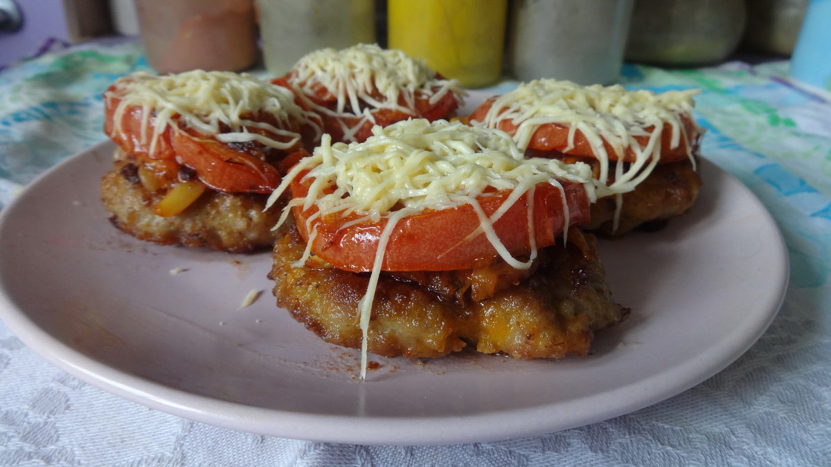 Мясные "гнезда" под овощами и сыром. - Лира Цафф