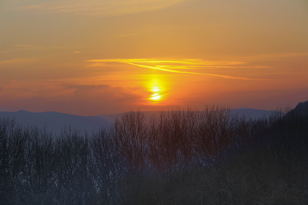 Закат солнца в горах - Владимир Ушаров